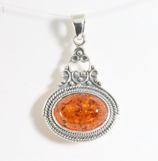 Bewerkte zilveren hanger met amber afbeelding 1