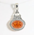 Bewerkte zilveren hanger met amber afbeelding 1