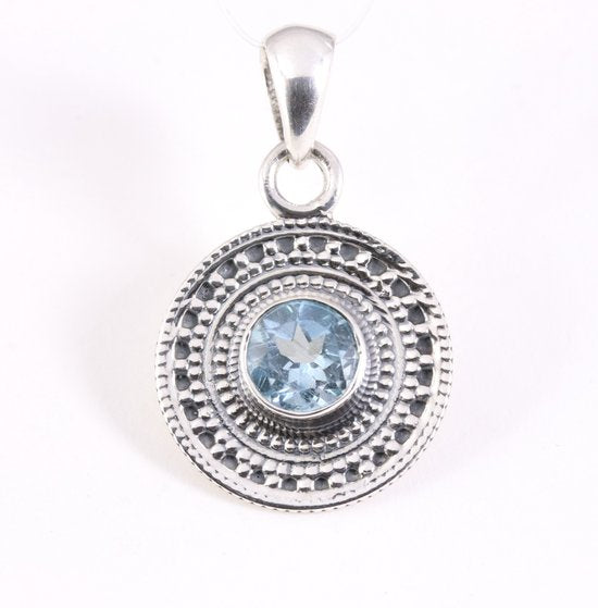 Fijne bewerkte ronde zilveren hanger met blauwe topaas afbeelding 1