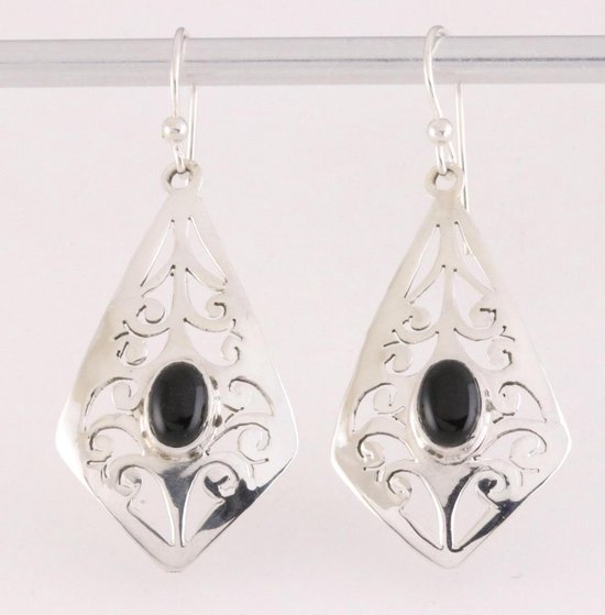 Opengewerkte zilveren oorbellen met onyx afbeelding 1