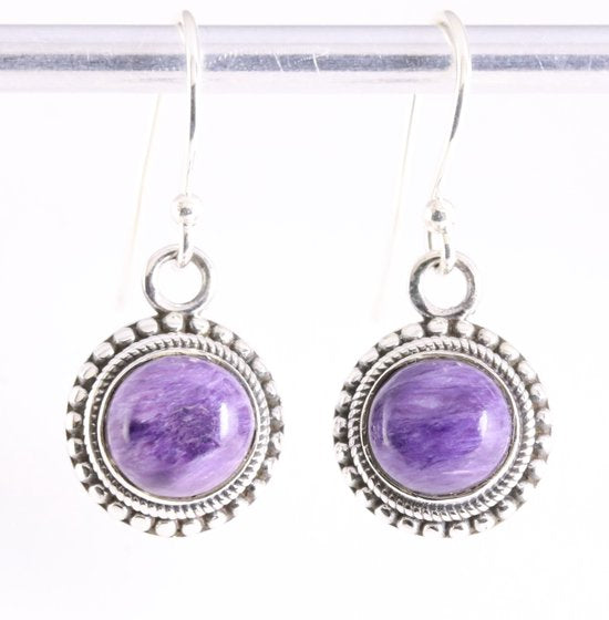 Fijne bewerkte ronde zilveren oorbellen met charoiet afbeelding 1