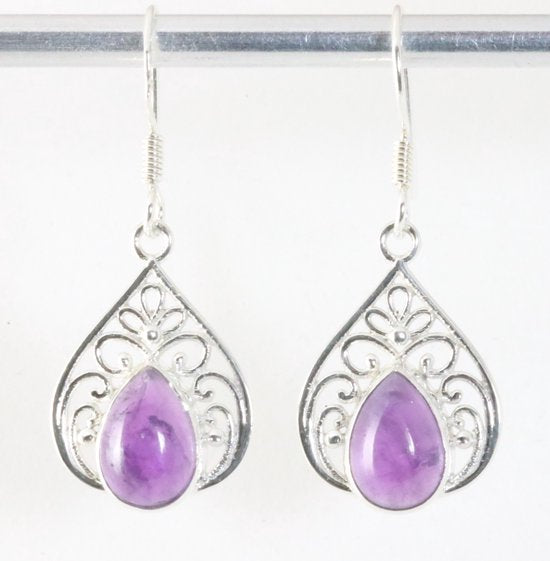 Opengewerkte zilveren oorbellen met amethist afbeelding 1