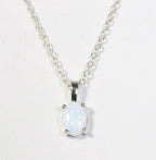 Fijne zilveren hanger met welo opaal aan ketting afbeelding 1