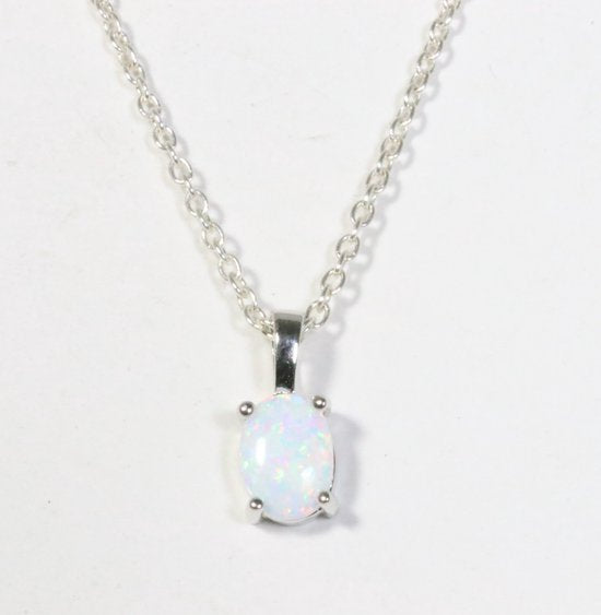 Fijne zilveren hanger met welo opaal aan ketting afbeelding 1