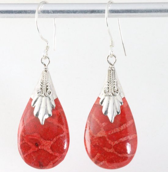 Bewerkte zilveren oorbellen met rode koraal steen afbeelding 1