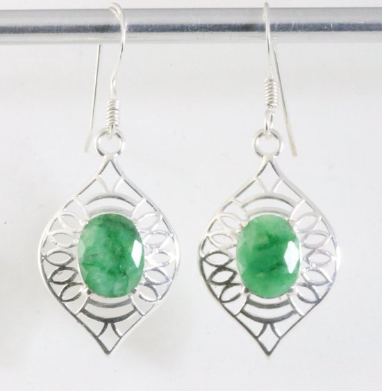 Opengewerkte zilveren oorbellen met smaragd afbeelding 1