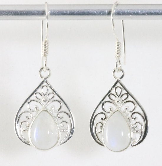 Opengewerkte zilveren oorbellen met regenboog maansteen afbeelding 1