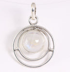 Ronde opengewerkte zilveren hanger met regenboog maansteen afbeelding 1