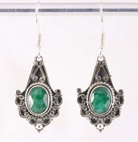 Bewerkte zilveren oorbellen met smaragd afbeelding 1