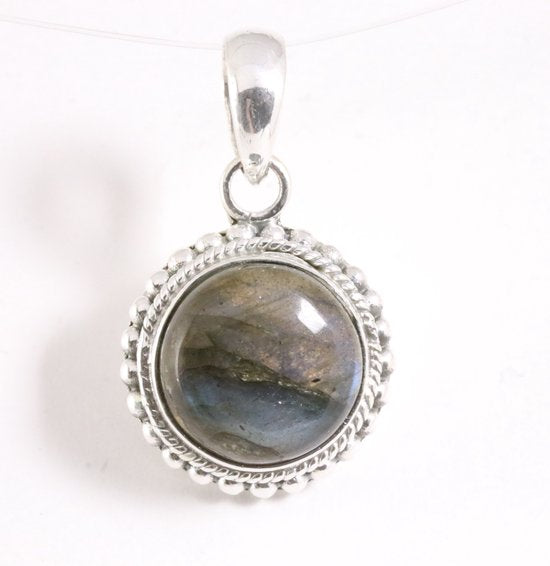Fijne bewerkte ronde zilveren hanger met labradoriet afbeelding 1