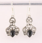 Fijne opengewerkte zilveren oorbellen met onyx afbeelding 1