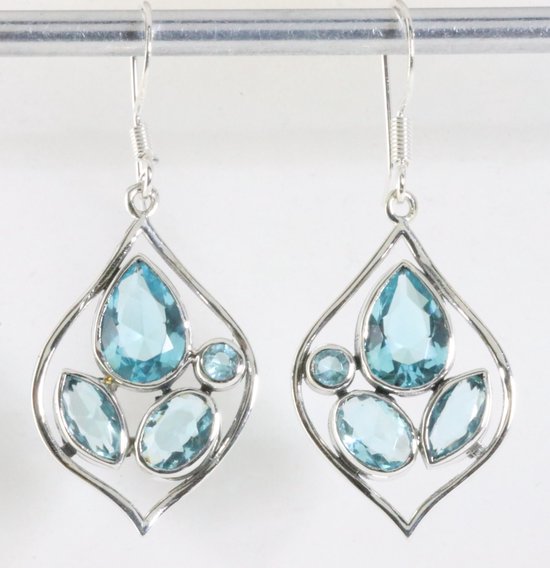 Opengewerkte zilveren oorbellen met blauwe topaas afbeelding 1