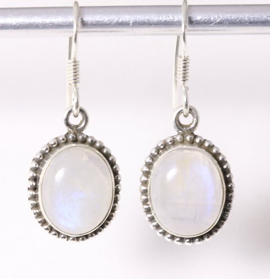 Bewerkte ovale zilveren oorbellen met regenboog maansteen afbeelding 1