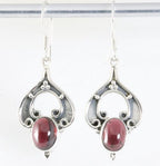 Bewerkte zilveren oorbellen met granaat afbeelding 1