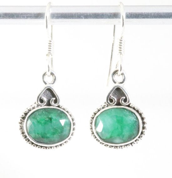 Fijne bewerkte zilveren oorbellen met smaragd afbeelding 1