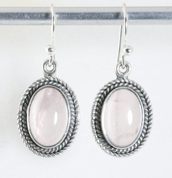 Bewerkte ovale zilveren oorbellen met rozenkwarts afbeelding 1