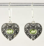 Bewerkte zilveren oorbellen met peridoot afbeelding 1