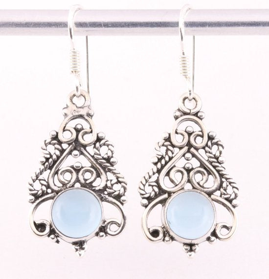 Opengewerkte zilveren oorbellen met blauwe chalcedoon afbeelding 1