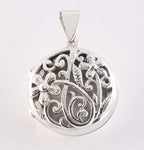 Rond opengewerkt zilveren medaillon met bloemengravering afbeelding 1