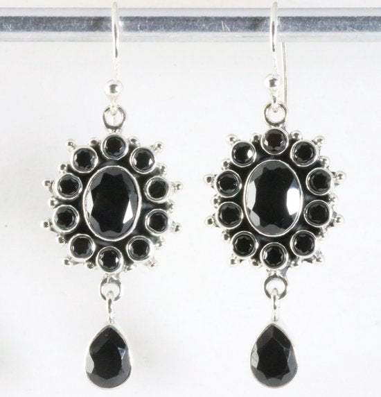 Zilveren oorbellen met gefacetteerde onyx afbeelding 1