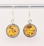 Fijne ronde bewerkte zilveren oorbellen met amber afbeelding 1