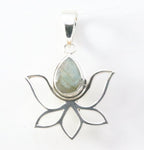 Opengewerkte zilveren lotus bloem hanger met labradoriet afbeelding 1
