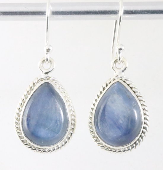 Bewerkte druppelvormige zilveren oorbellen met kyaniet afbeelding 1