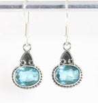 Fijne bewerkte zilveren oorbellen met blauwe topaas afbeelding 1