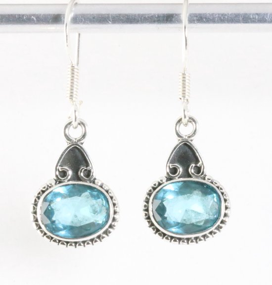 Fijne bewerkte zilveren oorbellen met blauwe topaas afbeelding 1