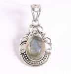 Opengewerkte zilveren hanger met labradoriet afbeelding 1