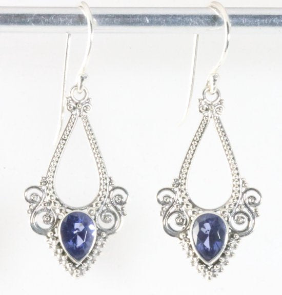 Traditionele bewerkte zilveren oorbellen met blauwe saffier afbeelding 1