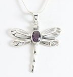 Opengewerkte zilveren libelle hanger met amethist aan ketting afbeelding 1