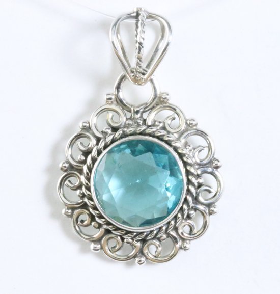 Ronde opengewerkte zilveren hanger met blauwe topaas afbeelding 1