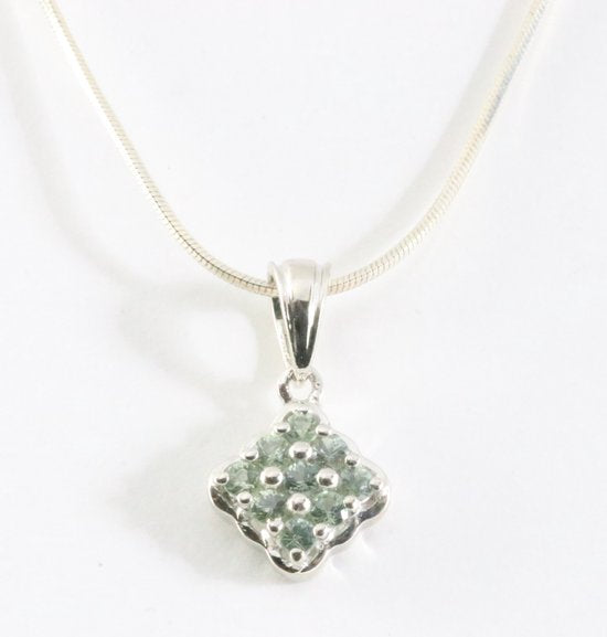 Fijne hoogglans zilveren hanger met groene Ceylon saffier aan ketting afbeelding 1