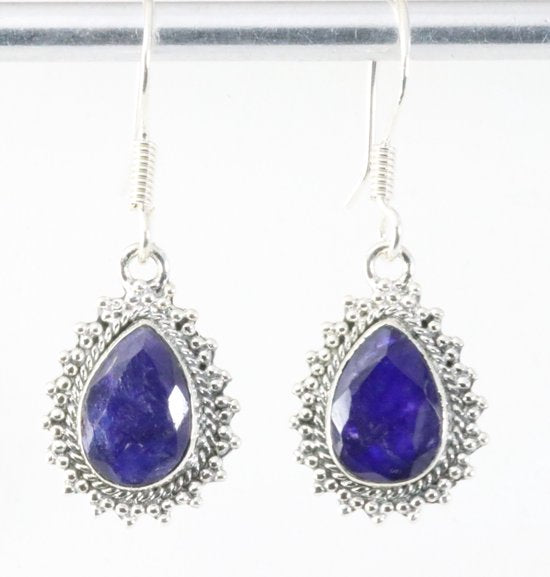 Fijne bewerkte zilveren oorbellen met blauwe saffier afbeelding 1