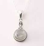 Fijne bewerkte zilveren hanger met rozenkwarts aan ketting afbeelding 1