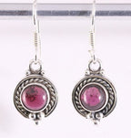 Fijne bewerkte zilveren oorbellen met granaat afbeelding 1