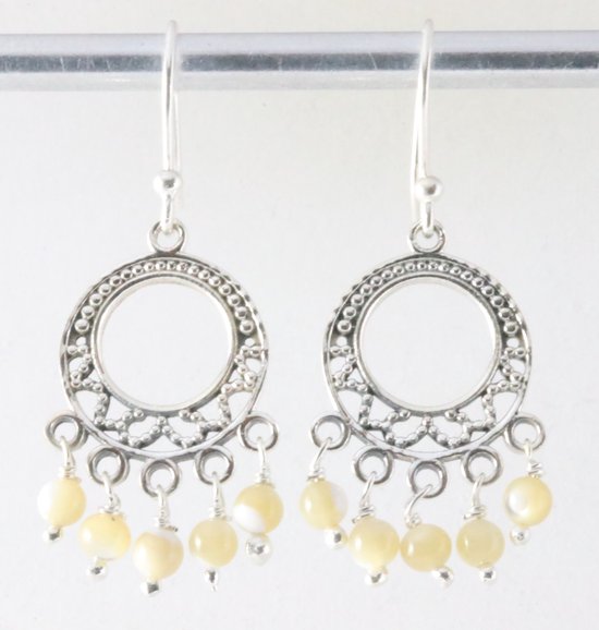 Opengewerkte zilveren oorbellen met gele maansteen afbeelding 1