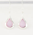 Druppelvormige zilveren oorbellen met roze parelmoer afbeelding 1