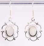 Opengewerkte zilveren oorbellen met witte agaat afbeelding 1