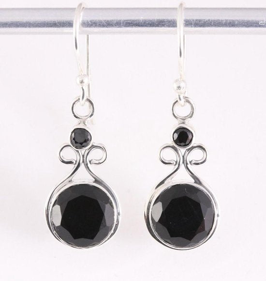 Opengewerkte zilveren oorbellen met onyx afbeelding 1