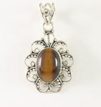 Opengewerkte zilveren hanger met tijgeroog afbeelding 1