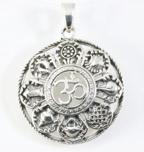 Traditionele ronde zilveren hanger met Tibetaanse gelukssymbolen afbeelding 1