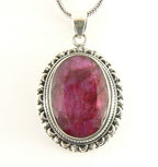 Bewerkte zilveren hanger met robijn aan vossenstaartketting afbeelding 1