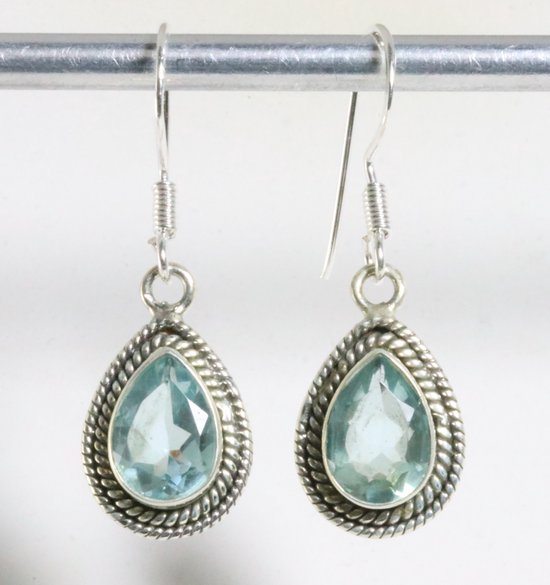 Bewerkte druppelvormige zilveren oorbellen met blauwe topaas afbeelding 1