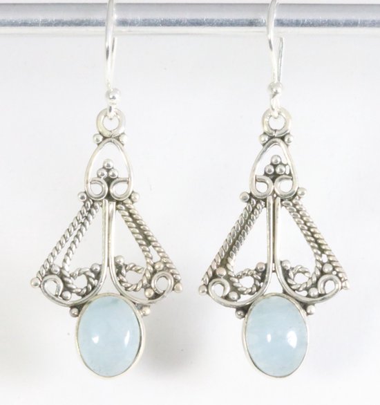 Opengewerkte zilveren oorbellen met aquamarijn afbeelding 1