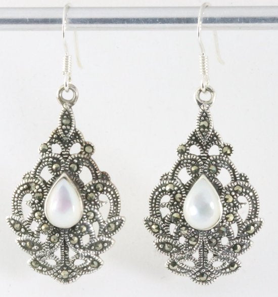 Zilveren oorbellen met parelmoer en marcasiet afbeelding 1