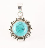 Ronde bewerkte zilveren hanger met turkoois afbeelding 1