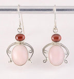 Fijne bewerkte zilveren oorbellen met roze opaal en granaat afbeelding 1