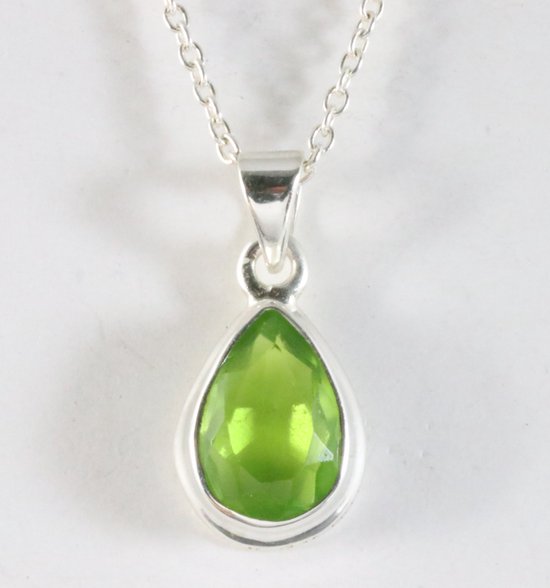 Druppelvormige zilveren hanger met peridoot aan ketting afbeelding 1